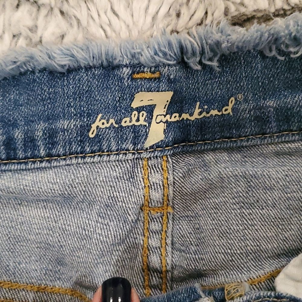 Light wash distressed 7 for all mankind jean shorts size 25 - Picture 2 of 9
